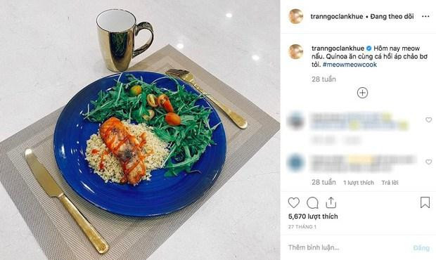 Bữa ăn của Lan Khuê cũng thế. 