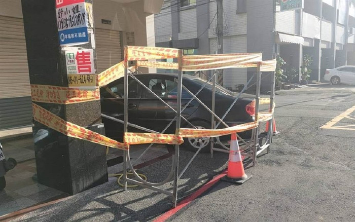 Bị người lạ đỗ xe chặn trước cửa, cách trừng phạt 'cực chất' của chủ nhà khiến dân tình hả hê Ảnh 2