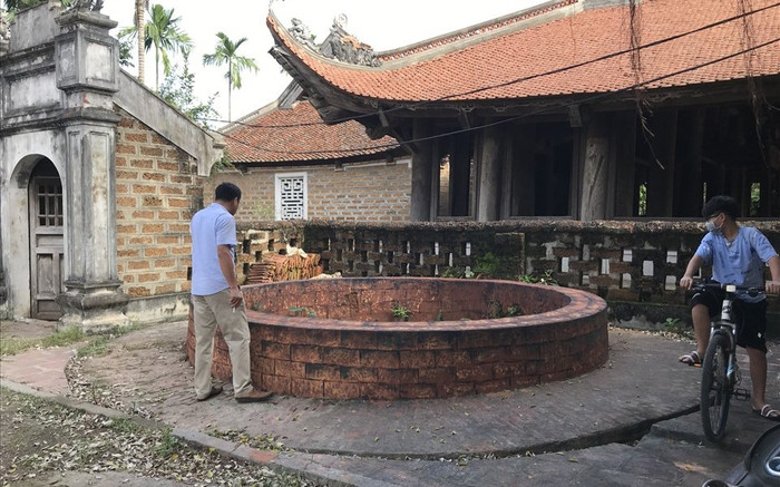 Đoàn phim tô trát, xâm phạm giếng cổ ở Hà Nội để quay phim Tết khiến dân tình bức xúc Ảnh 2