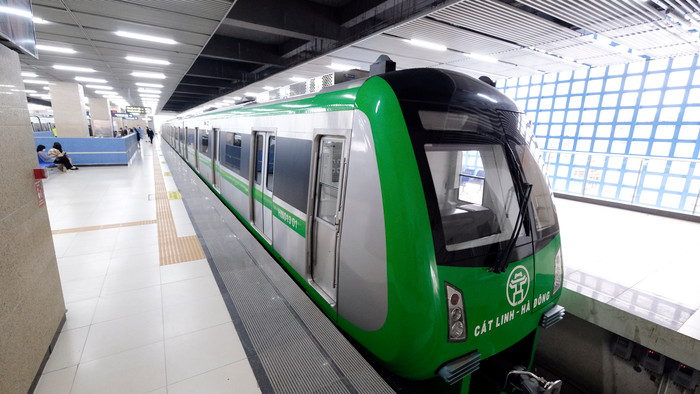 Khung cảnh vắng vẻ thông thoáng.