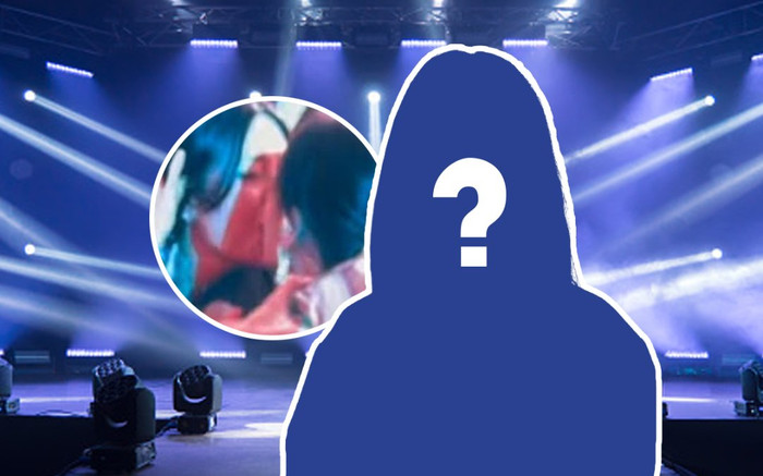 Đang trình diễn trên sân khấu, nữ ca sĩ bất ngờ bước xuống 'môi chạm môi' với khán giả Ảnh 2