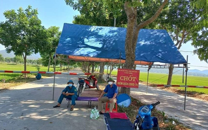 Nhiều học sinh nhiễm Covid-19, Nghệ An họp khẩn trong đêm Ảnh 2