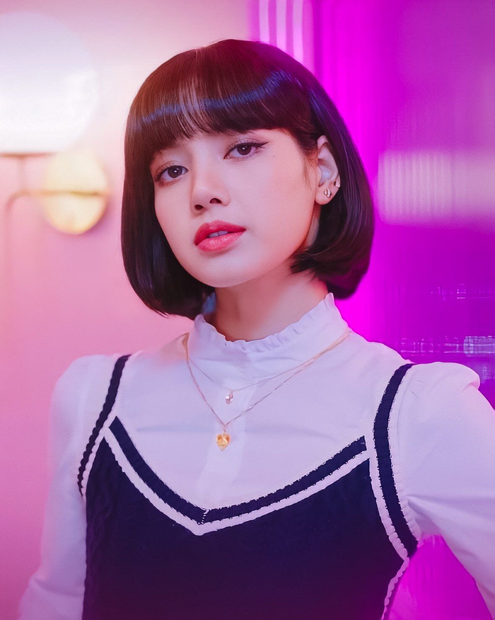Dân mạng đồn đoán Lisa hiện đang ở Mỹ.