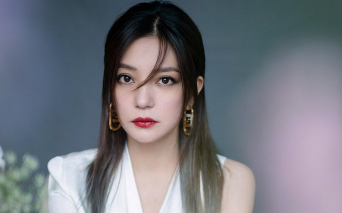 Triệu Vy chính thức tái xuất sau thời gian vắng bóng, đập tan tin đồn bị phong sát tại Trung Quốc? Ảnh 2