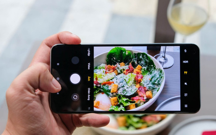 Trên tay Xiaomi 11 Lite 5G NE phiên bản Swarovski: Thiết kế sang chảnh, mặt lưng lấp lánh là điểm nhấn Ảnh 2