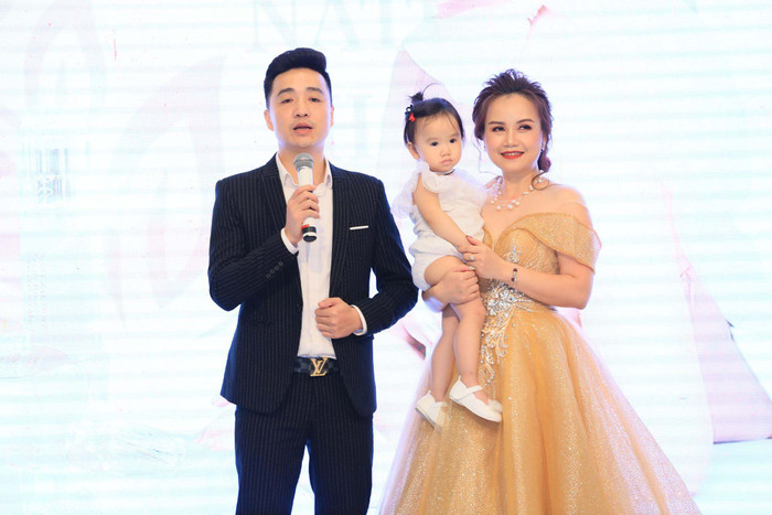 Gia đình diễn viên Hoàng Yến trước đây.