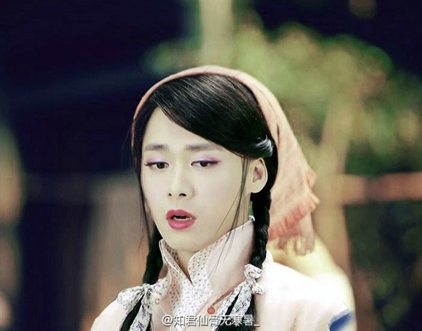 Ngoài việc là một mỹ nam được khán giả nữ yêu mến, những lúc cải trang thành nữ giớianh chàng này cũng khiến nhiều chị em 'ghen tị'.