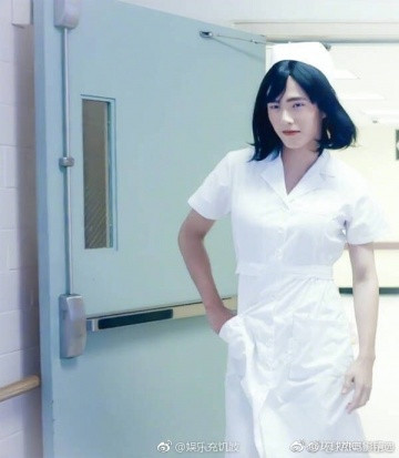 Lưu Hạo Nhiên đã thu hút được sự quan tâm của công chúng bằng phân đoạn giả gái. Anh chàng đã thành công khi chọc cười khán giả, Hạo Nhiên xứng đáng lọt top mỹ nam giả gái đẹp nhất.