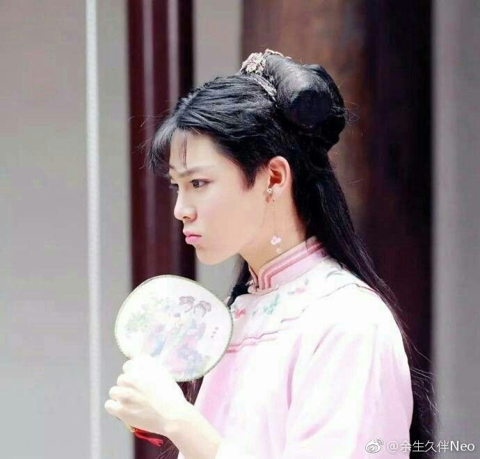 Hầu Minh Hạo xinh đến điêu đứng khi hóa thân thành nữ nhân nhà Thanh.