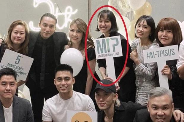 Phần tóc của cô nàng bị nhận xét là mỏng, thưa và lộ cả nhiều mảng da đầu...&nbsp;