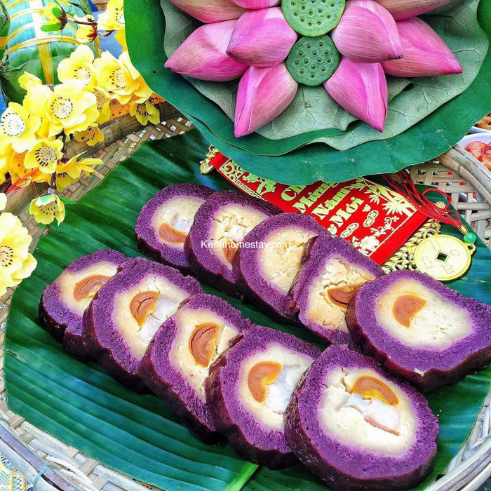 Món bánh tét lá cẩm - đặc sản miền Tây bị cho là 'đạo nhái' món bánh num ansom của người Campuchia.