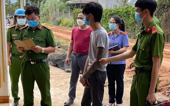 Bực tức vì bị nhắc nhở, 2 thanh niên chế bom xăng, đốt chốt phòng chống dịch Covid-19 Ảnh 2