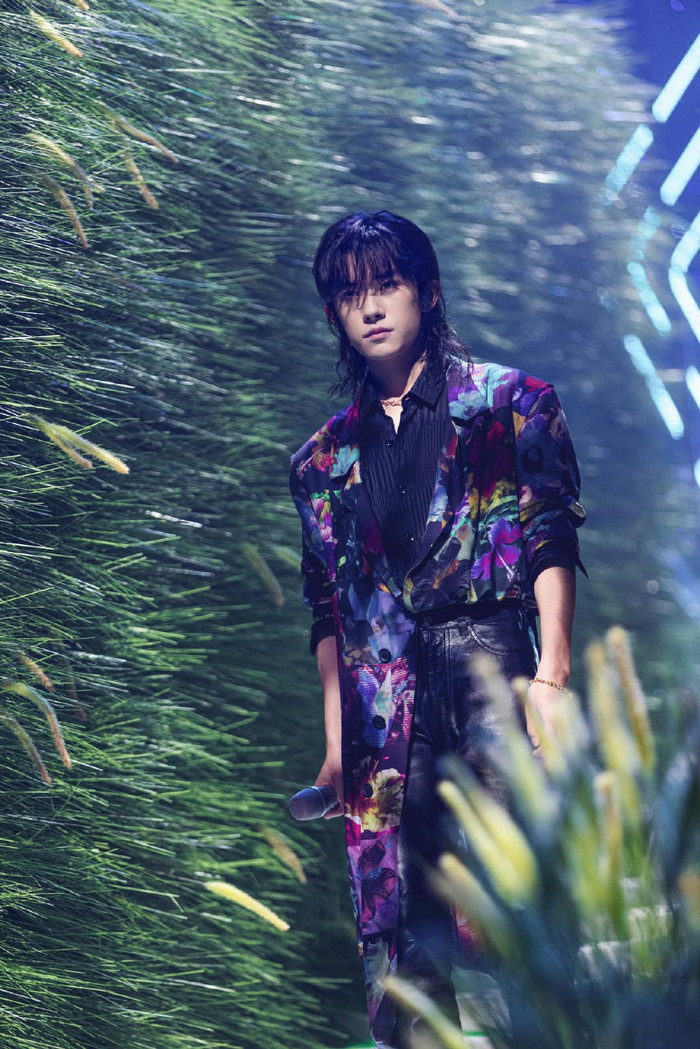 Dịch Dương Thiên Tỉ nhận mưa lời khen của các ca sĩ kì cựu khi làm điều này tại Đêm Cuồng Hoan 11/11 Ảnh 9