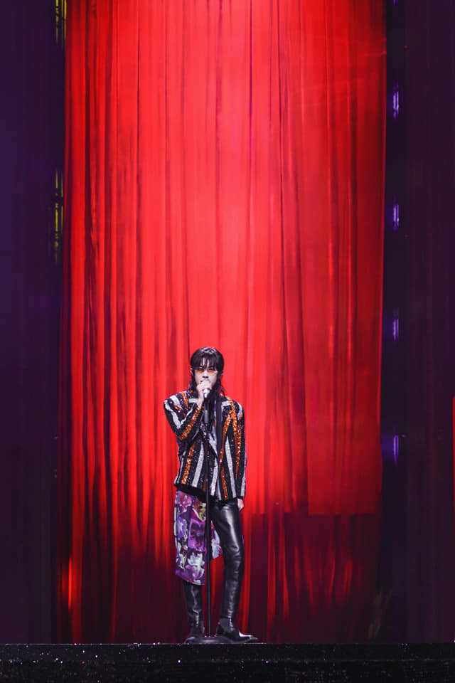 Dịch Dương Thiên Tỉ nhận mưa lời khen của các ca sĩ kì cựu khi làm điều này tại Đêm Cuồng Hoan 11/11 Ảnh 3