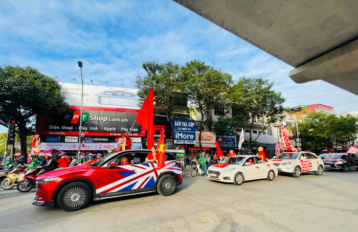 Ngay lúc này, CĐV Việt Nam đã đổ về Mỹ Đình tiếp sức cho thầy trò HLV Park Hang Seo Ảnh 14