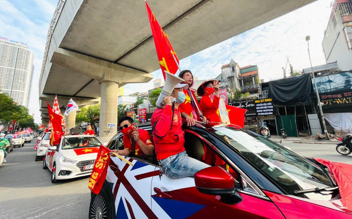 Ngay lúc này, CĐV Việt Nam đã đổ về Mỹ Đình tiếp sức cho thầy trò HLV Park Hang Seo Ảnh 2