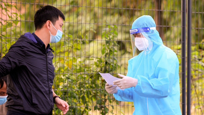 Khán giả sẽ bị từ chối vào sân nếu không đáp ứng được các yêu cầu đã nêu trên và sẽ không được hoàn tiền vé. Đây là điều người hâm mộ muốn đến sân cổ vũ thầy trò HLV Park Hang-seo cần lưu ý.