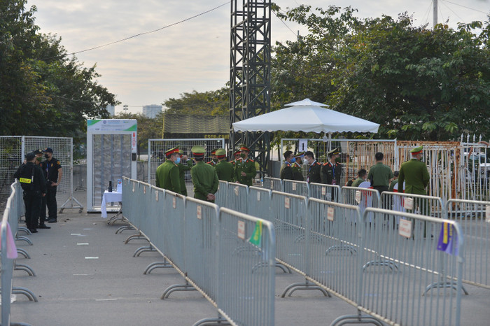 An ninh trận đấu được thắt chặt. 