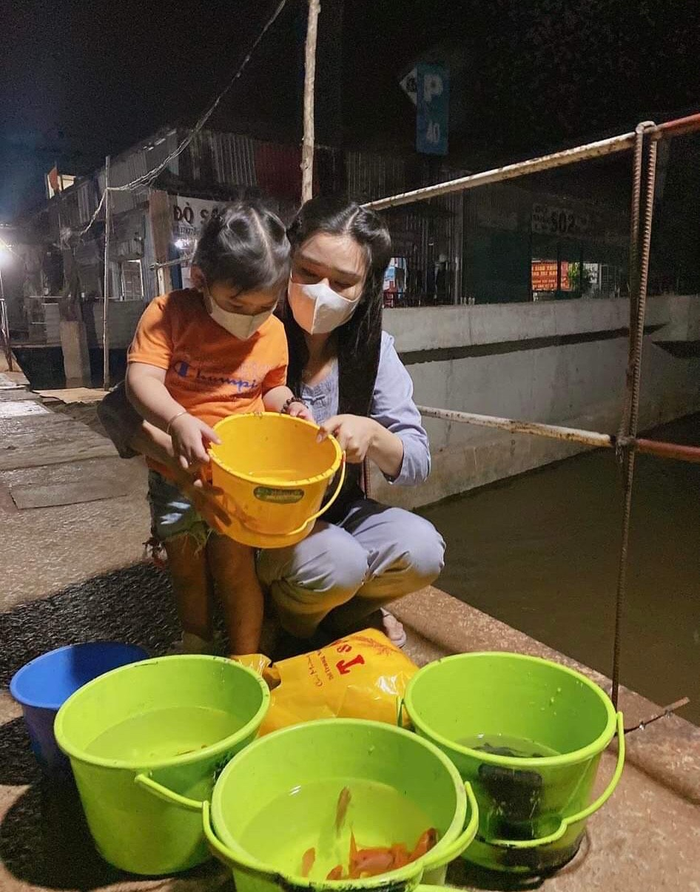 Vợ 2 cố ca sĩ Vân Quang Long: 'Tôi chưa nghĩ đến việc đi thêm bước nữa, bé Helen có ba thương là đủ rồi' Ảnh 3