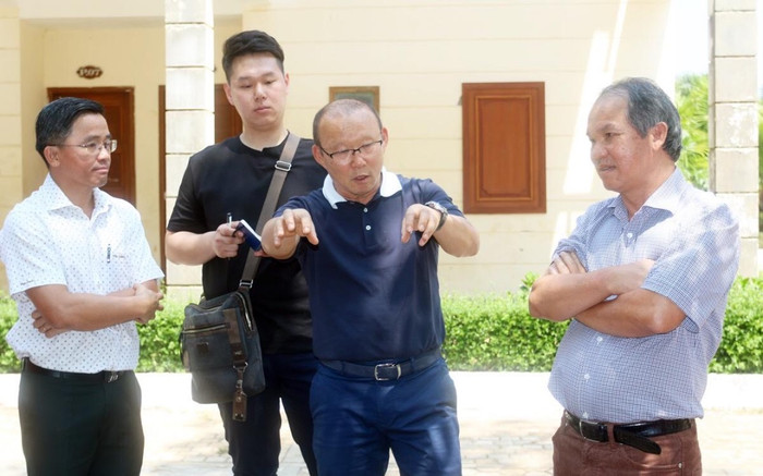 Thấy gì từ cuộc trò chuyện Việt Nam không còn sợ Thái Lan của bầu Đức và ông Park? Ảnh 2