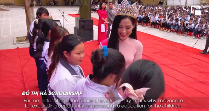 Clip Đỗ Thị Hà chào sân Miss World 2021: Xinh đẹp, tự tin, tiếng Anh tốt Ảnh 11