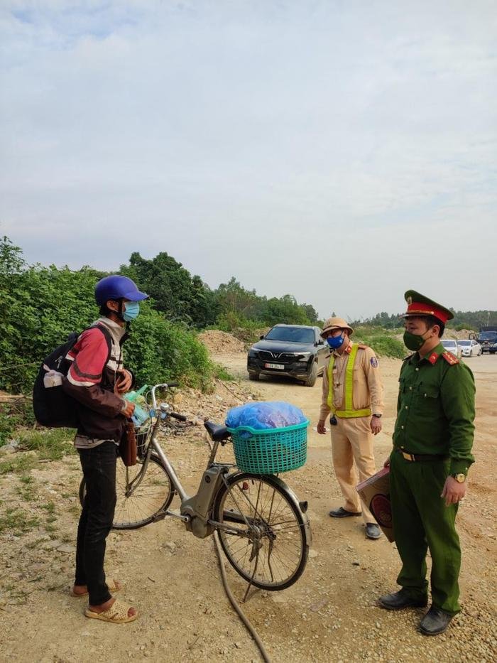 Thanh niên 25 tuổi đạp xe suốt 1 tháng, vượt 2.000km từ An Giang đến Tuyên Quang tránh dịch Ảnh 1