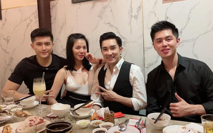 Xuất hiện bên Lâm Bảo Châu, Lệ Quyên để lộ 'đôi gò bồng đảo' xô lệch, lộ dấu hiệu 'xuống cấp' Ảnh 2