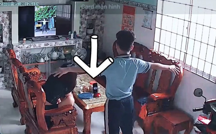 Nam sinh thể hiện cực chuẩn động tác trong giờ thi môn thể dục online, ai ngờ là nhờ chiêu cực 'lươn lẹo' Ảnh 2