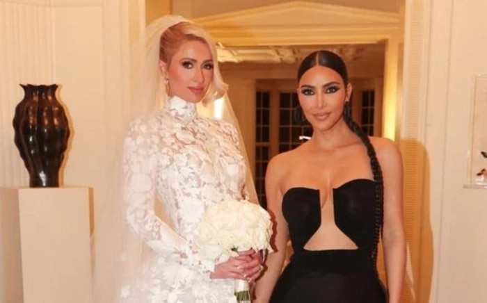 'Cô hầu gái' Kim Kardashian lên đồ át cả cô dâu Paris Hilton trong ngày cưới Ảnh 2