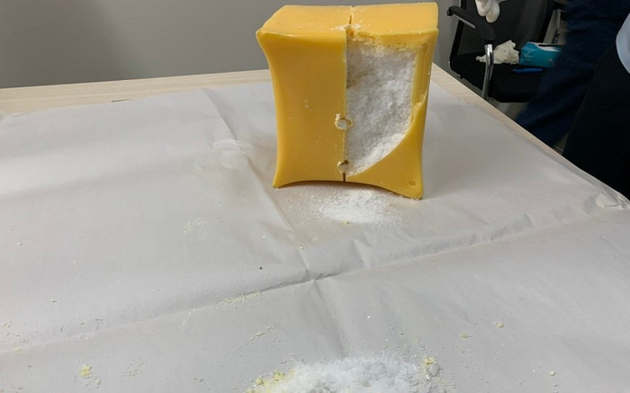 Phát hiện 5kg ma túy đúc trong các khối sáp thơm 'núp bóng' quà biếu gửi ra nước ngoài Ảnh 2