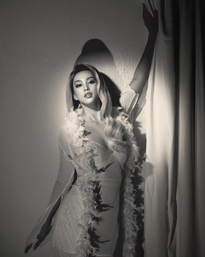 Nàng Hậu đã cosplay thành nhân vật trong ca khúc Lucky của Britney Spears.