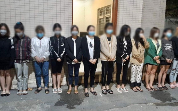 Hàng chục dân chơi nam nữ thác loạn xuyên đêm tại quán karaoke ở Hà Nội Ảnh 2