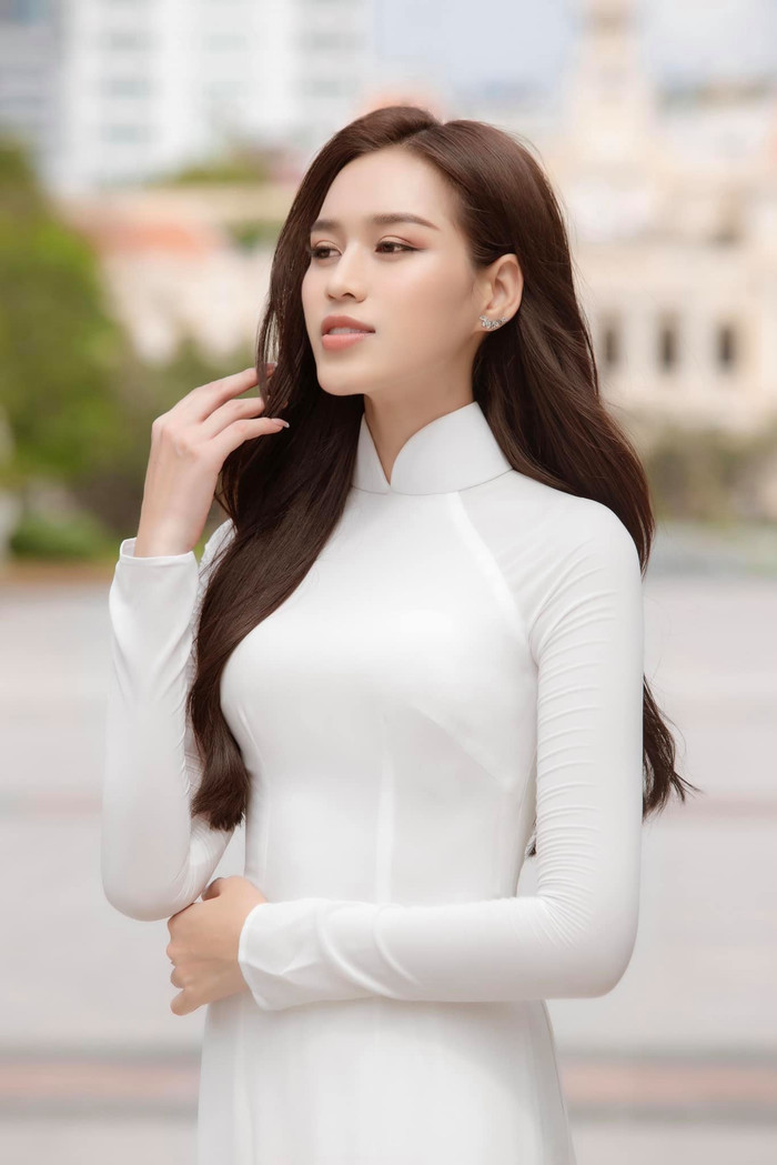 Đỗ Thị Hà - Lương Thùy Linh - Tiểu Vy ghi điểm với tà áo dài trắng khi chào sân Miss World Ảnh 1