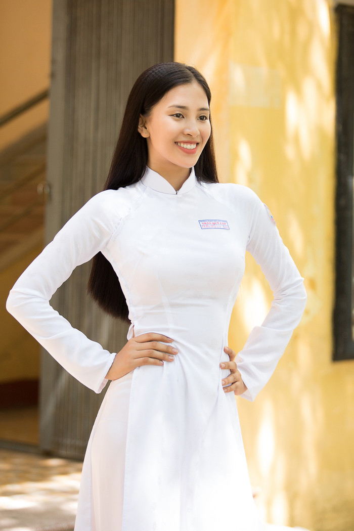 Đỗ Thị Hà - Lương Thùy Linh - Tiểu Vy ghi điểm với tà áo dài trắng khi chào sân Miss World Ảnh 7