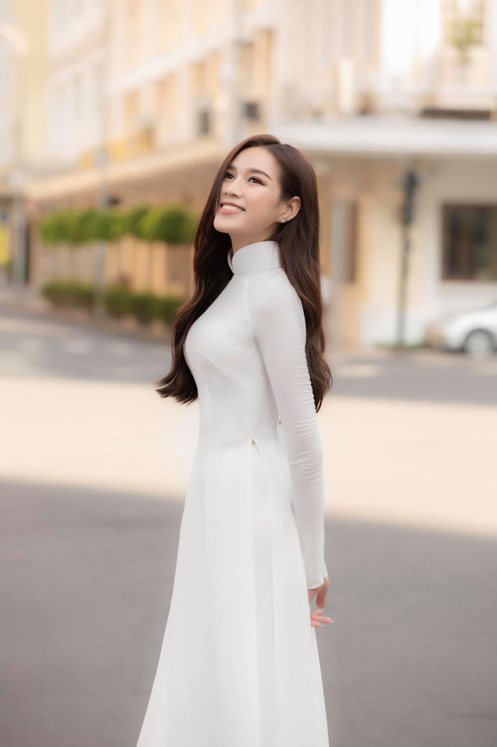 Đỗ Thị Hà - Lương Thùy Linh - Tiểu Vy ghi điểm với tà áo dài trắng khi chào sân Miss World Ảnh 5