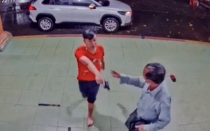 Đình chỉ cán bộ Công an huyện Lâm Hà chĩa súng vào nhân viên y tế Ảnh 2