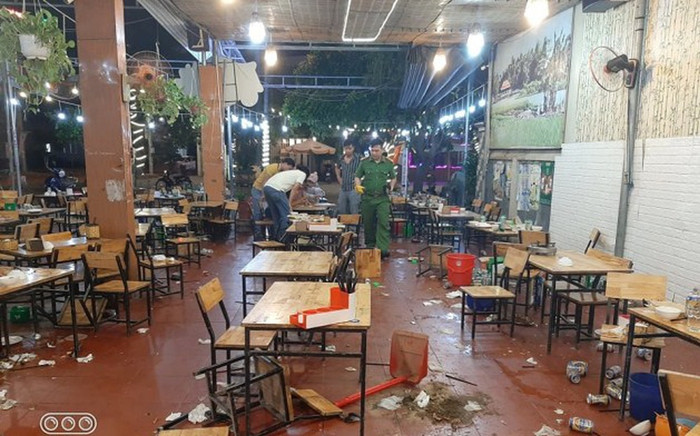 Gò Vấp: Nhóm khách 'choảng' nhau, đập chai bia như phim Ảnh 2