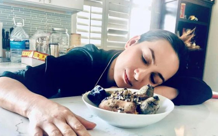 Cúng 49 ngày cho Phi Nhung ở Mỹ, nghẹn ngào trước bức ảnh cố ca sĩ bên món ăn yêu thích Ảnh 2