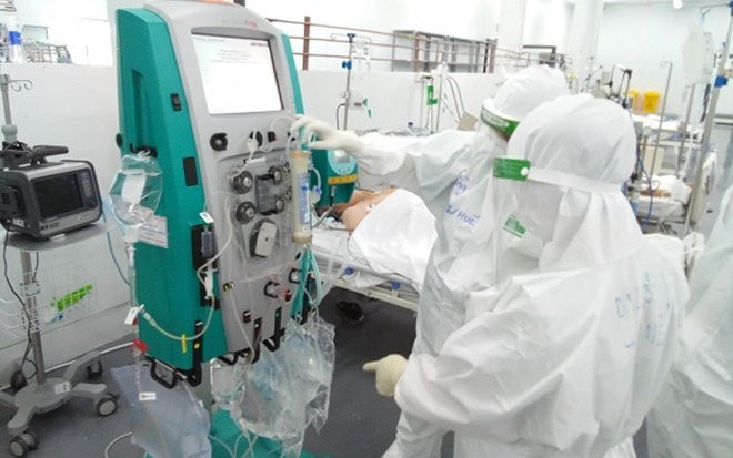 Sáng 15/11: Gần 4.000 F0 nặng đang điều trị; Xem xét đưa kit xét nghiệm COVID-19 vào diện bình ổn giá Ảnh 2