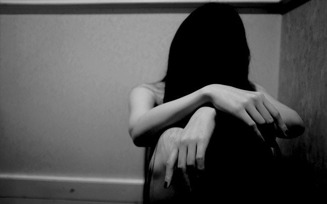 Vợ nam ca sĩ nổi tiếng bị nhiếp ảnh gia 'giở trò' khi chụp ảnh mát mẻ tại khách sạn Ảnh 2