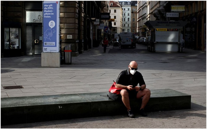 Quốc gia đầu tiên trên thế giới phong tỏa người chưa tiêm vaccine Covid-19 Ảnh 2