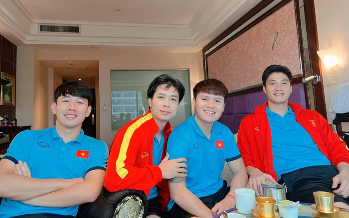 'Cặp đôi siêu lý sự' Công Phượng và Quang Hải trao giải Đường lên đỉnh Olympia cho 'Hoàng Vương' Ảnh 2