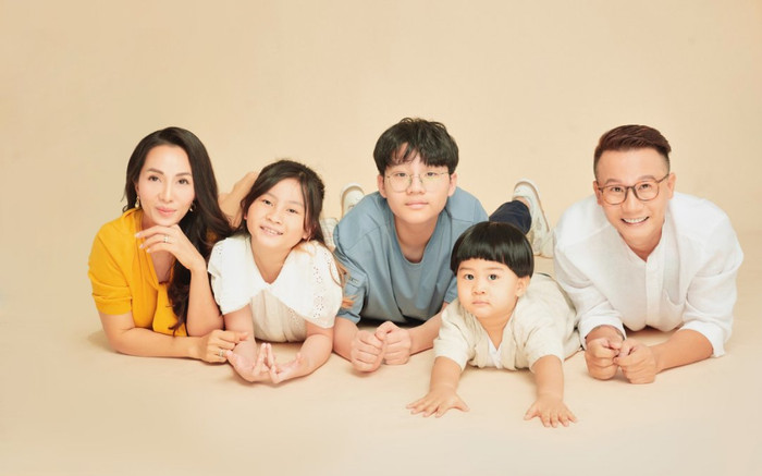 Hoàng Bách hợp tác cùng con gái cưng, tung MV mới kể lại cuộc sống gia đình mùa giãn cách Ảnh 2