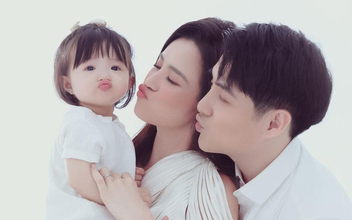 Con gái Đông Nhi mới một tuổi đã biết tự đánh răng, dân mạng khen nức nở vì dạy con quá khéo Ảnh 6