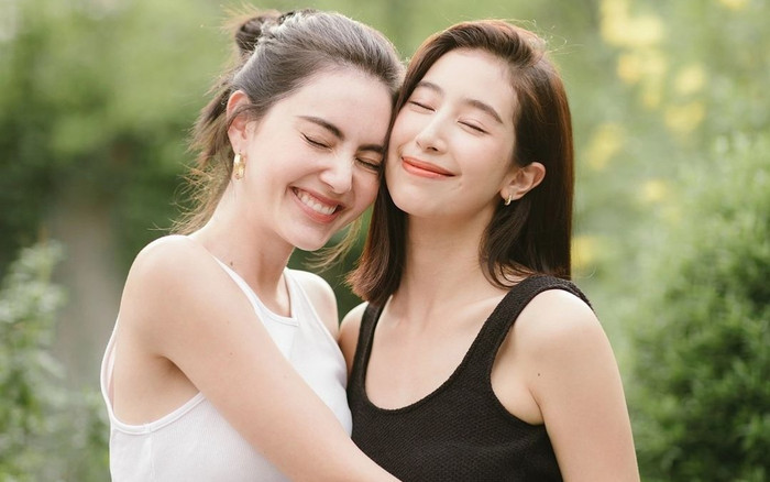 Mai Davika - Mint Chalida, Bua Nalinthip - Mo Monchanok và những cặp bạn thân mỹ nữ quyền lực của Tbiz Ảnh 2
