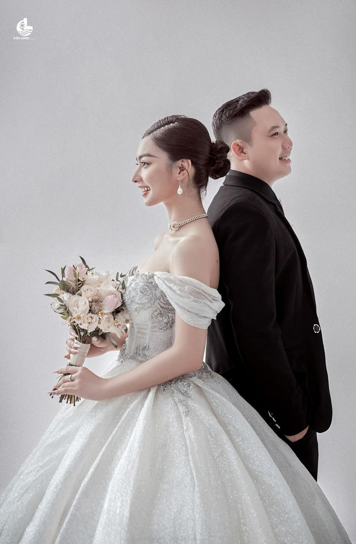 Cô dâu Quỳnh Lê hạnh phúc bên chồng