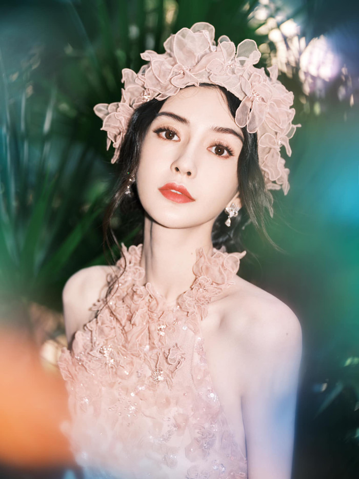 Cung Tuấn đẹp bất chấp camera thường, Nhiệt Ba 'đọ sắc' cùng dàn tiểu hoa tại siêu thảm đỏ GQ Ảnh 13