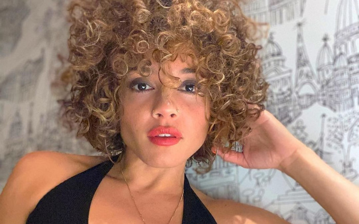 Nữ ca sĩ tiểu vào mặt khán giả trên sân khấu sẽ đối diện mức án phạt ra sao? Ảnh 2