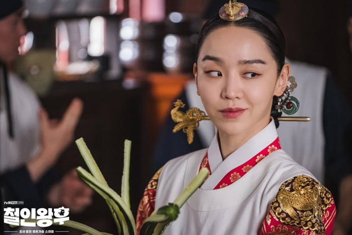 Dàn mỹ nhân Kbiz bứt phá trong năm 2021: Shin Hye Sun 'ngổ ngáo', Go Min Si gây thương nhớ Ảnh 3