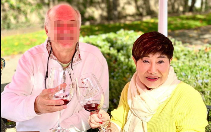 Vừa ly hôn Đàm Vĩnh Hưng, vợ cũ thân mật bên người đàn ông lạ mặt, bị đồn đoán là 'đại gia' Ảnh 2